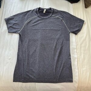 Men’s Lululemon workout t-shirt